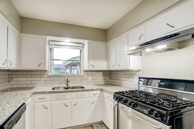 Building Photo - 5814 Anaqua Dr