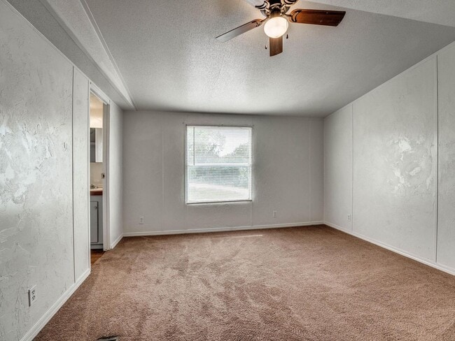 Building Photo - 3bed/2bath Mobile Home on 1.2 Acres Availa...