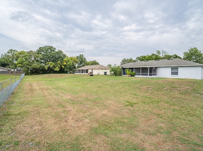 Building Photo - MOVE IN SPECIAL- Spacious 3/2 Duplex in St. Cloud Located Close to Lakefront