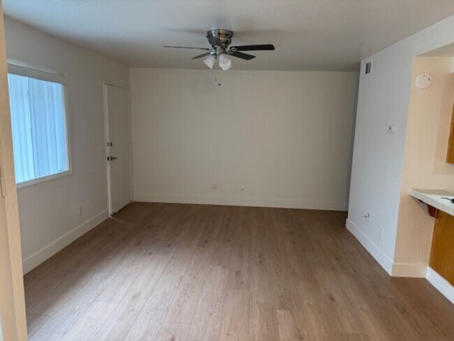 Building Photo - Great Condo with 1 car garage and indoor l...