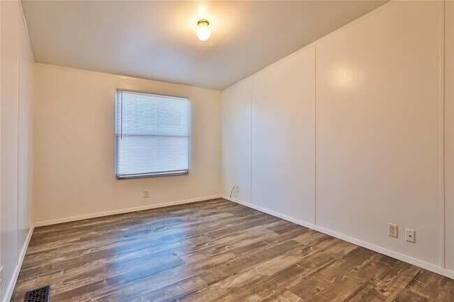 Building Photo - 140 Blessing Ln