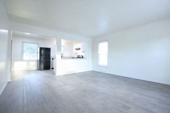 Building Photo - 5916 Camden Ave