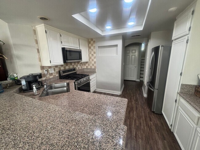 Building Photo - Beautiful 4 Bedroom Home with Solar and a Large Yard in Stevenson Ranch