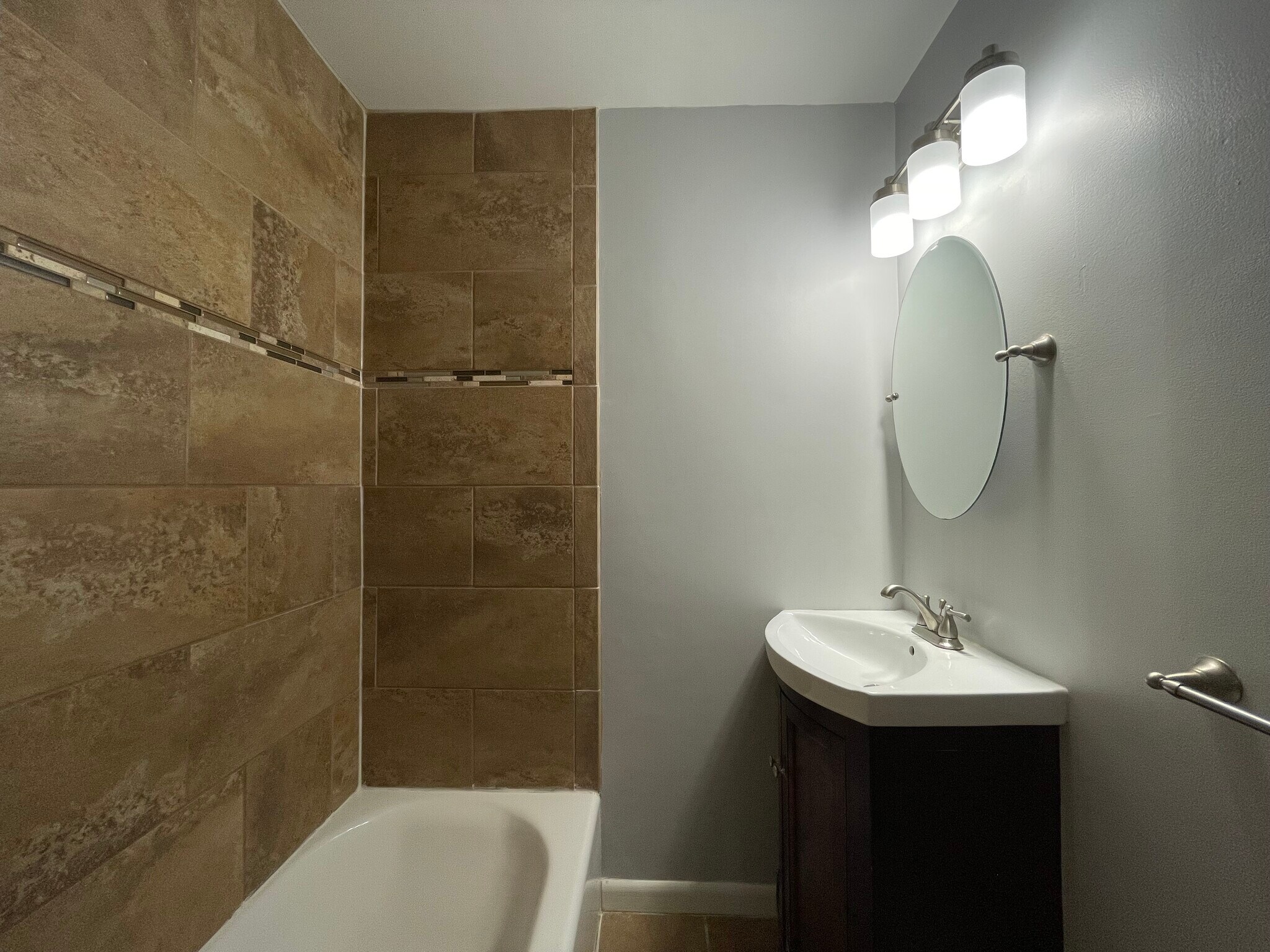 Building Photo - 614 Borbeck Ave