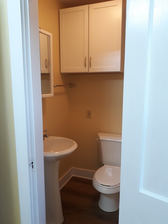 Building Photo - 520 W Addie St