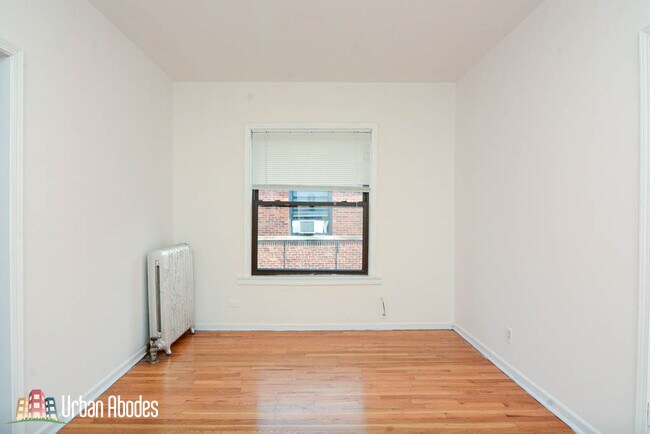 Building Photo - 933 W Sunnyside Ave