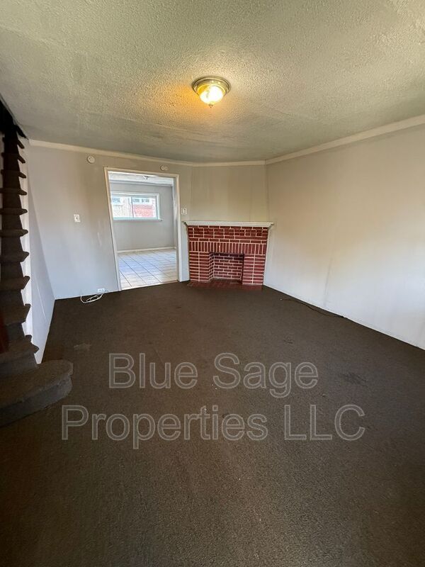 Building Photo - 7139 Greenwood Ave