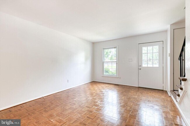 Building Photo - 3429 Saluda Rd