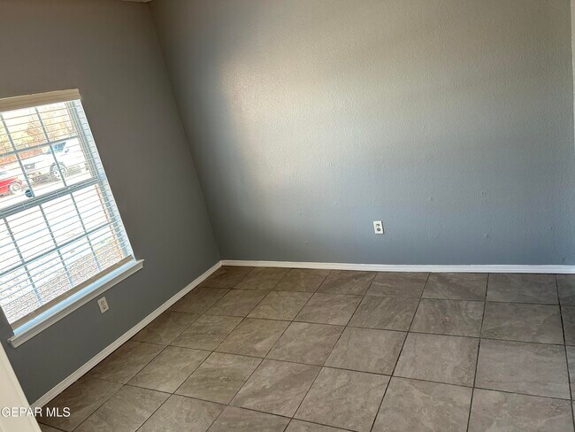 Building Photo - 609 Desierto Bonito St