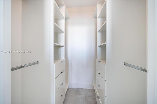 Building Photo - 1000 West Ave