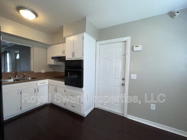 Building Photo - 1644 Tangerine St