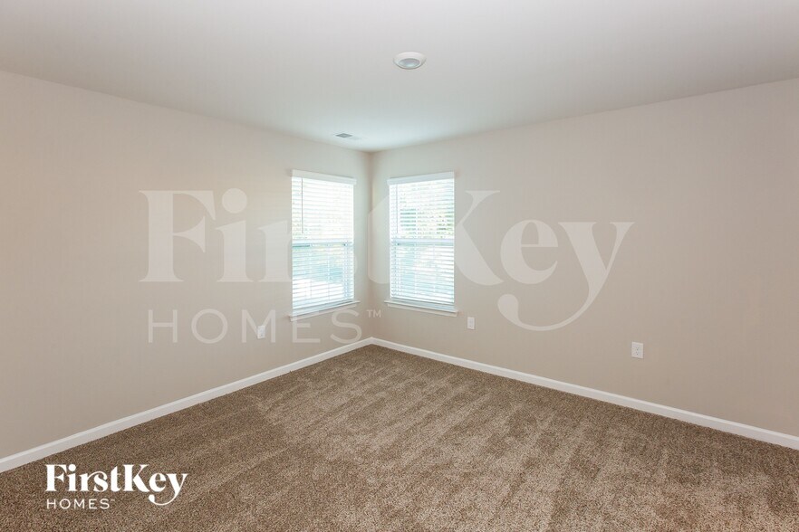 Building Photo - 711 Saddlebred Ln