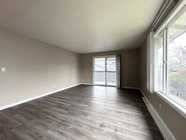 Building Photo - Single Family Home in Beaverton, OR 6 Beds 3 Baths w/ Double Car Garage!