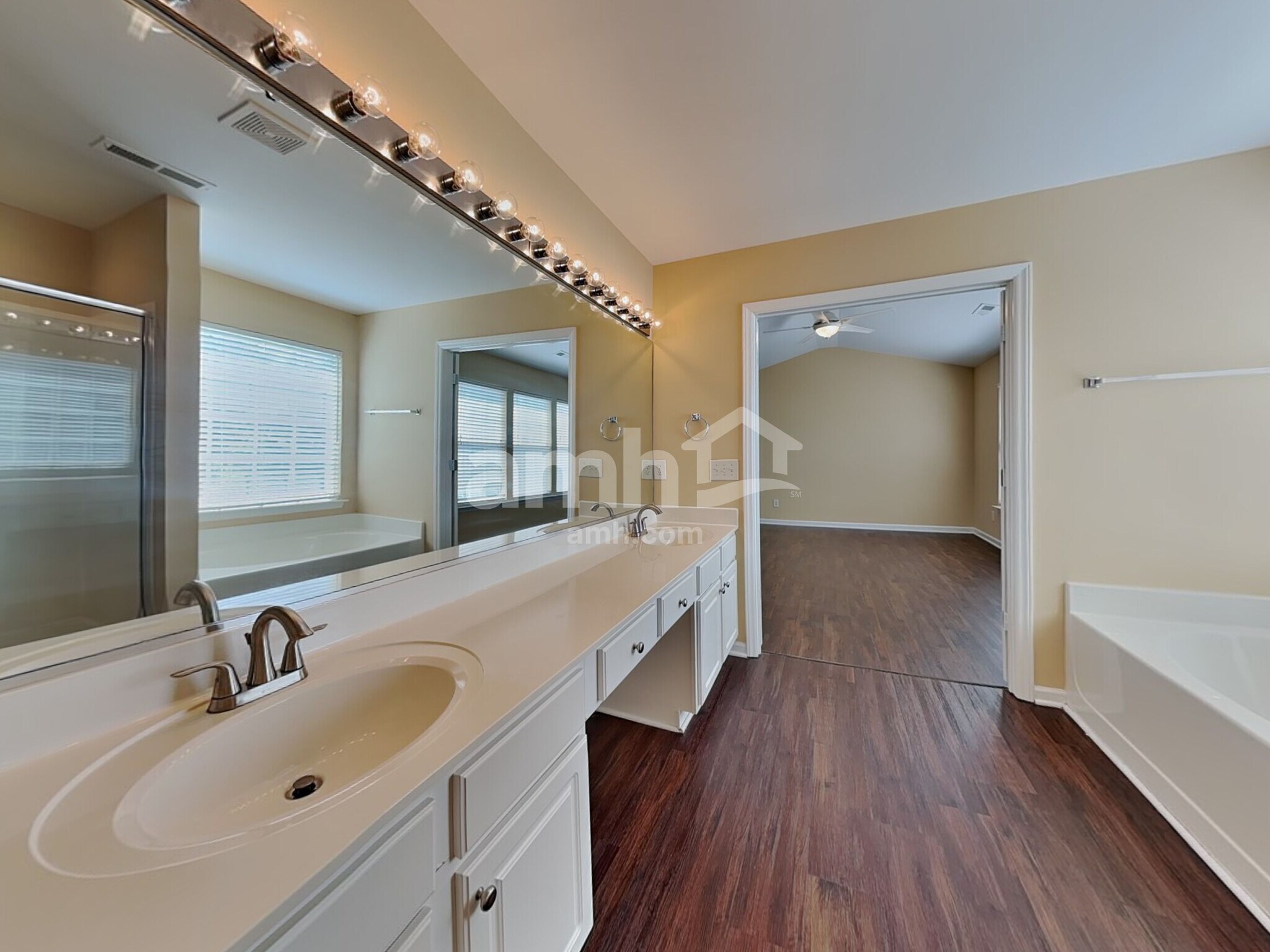 Building Photo - 1432 Cantwell Ct