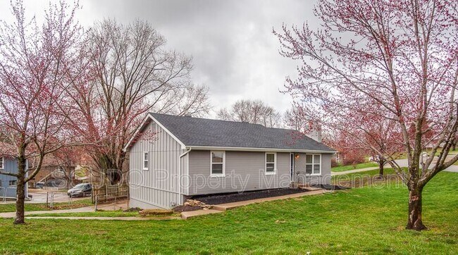 Building Photo - 6912 NW Searcy Dr