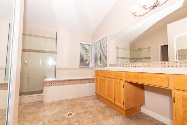 Building Photo - Elegant 4 Bed / 3 Bath House in Twin Oaks Valley Ranch/ San Marcos!