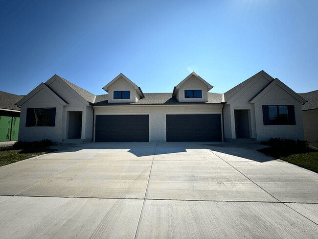 Building Photo - 1437 SW Winthrop Dr