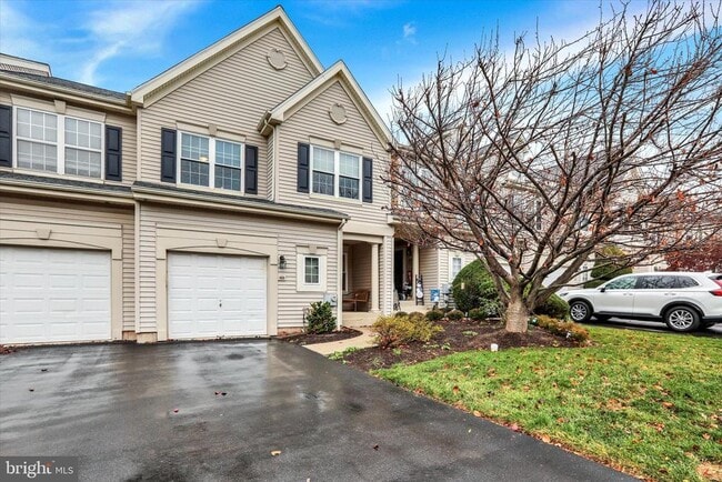 Building Photo - 102 Julian Dr E