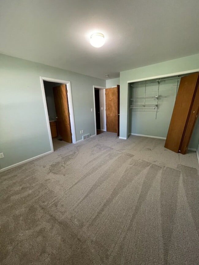 Building Photo - Charming 2 Bedroom House with Office, Fenc...