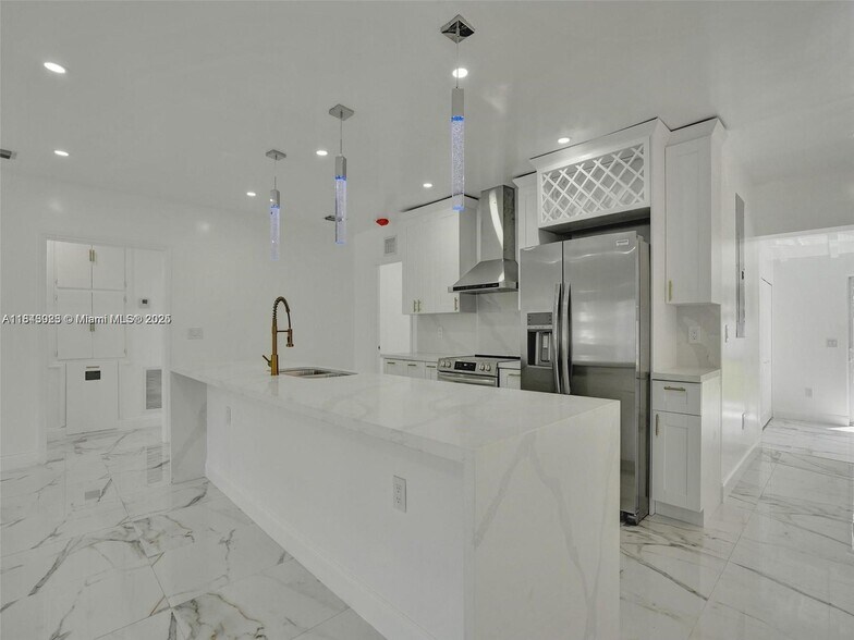 Building Photo - 11011 NE 9th Ct