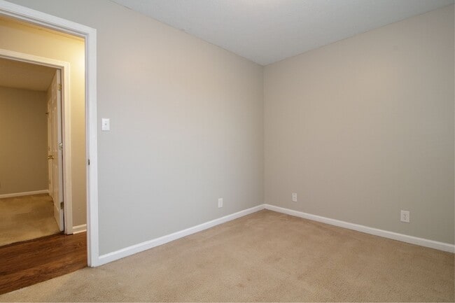 Building Photo - 632 Artic Ave