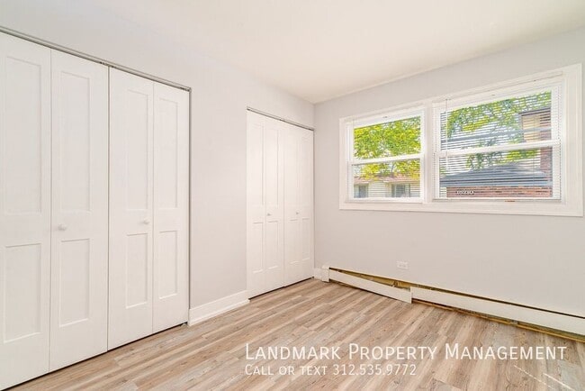 Building Photo - 9825 El Cameno Ln