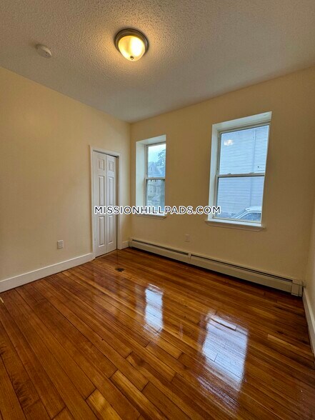 Building Photo - 5 Woodbine St
