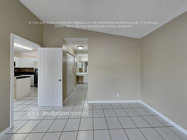 Building Photo - 16940 SW 142nd Pl