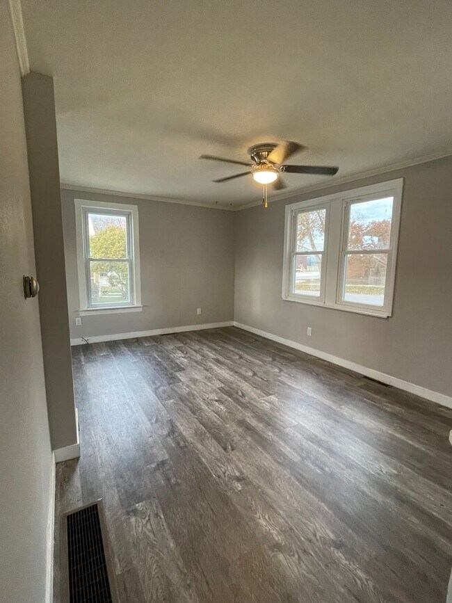 Building Photo - 2 bd 1 ba house for rent in Hudson, IA