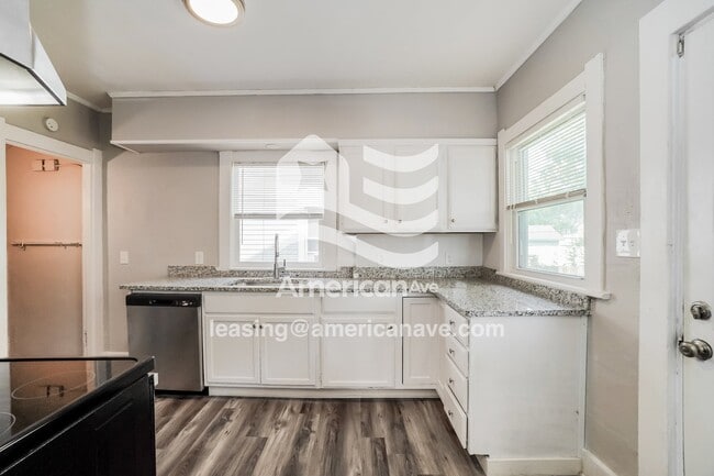 Building Photo - 625 Colima Dr