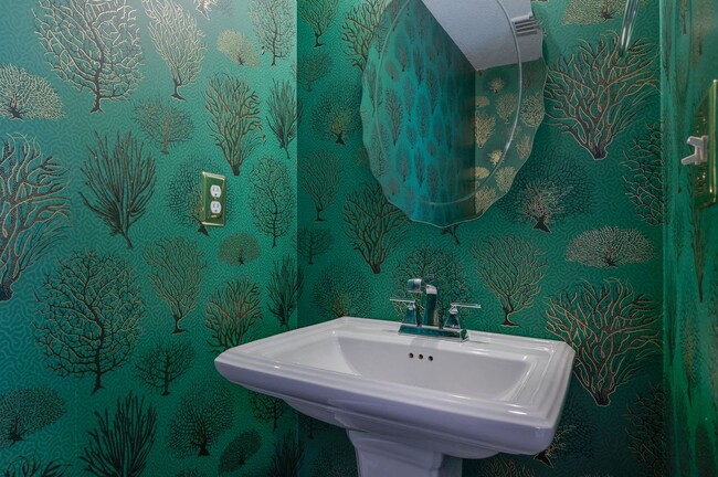 Building Photo - 3BD/3.5BA Immaculate Condo at the Oceanfront!