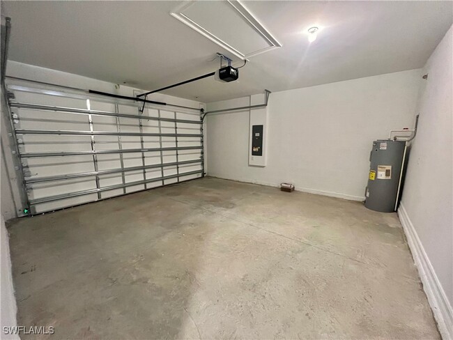 Building Photo - 850 Enbrook Lp