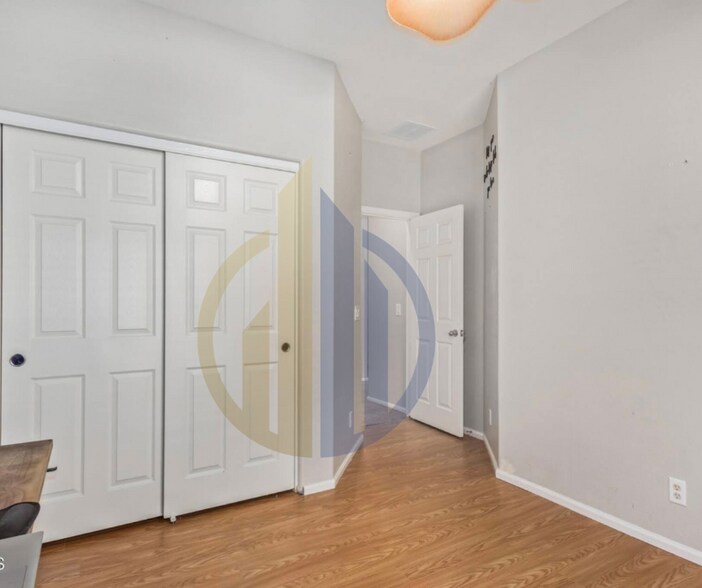 Primary Photo - 697 W Oak Tree Ln