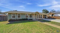 Building Photo - 1409 Highland Dr