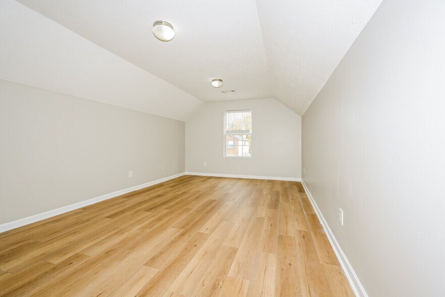 Building Photo - 711 Elderberry Way