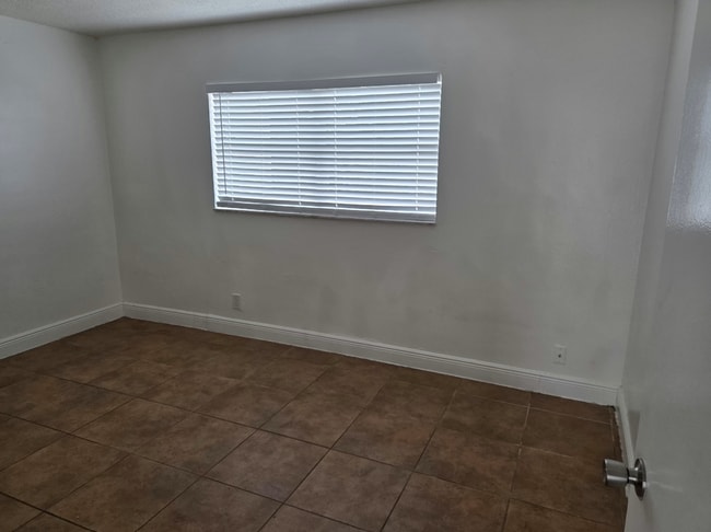 Building Photo - 401 SW 13th Pl