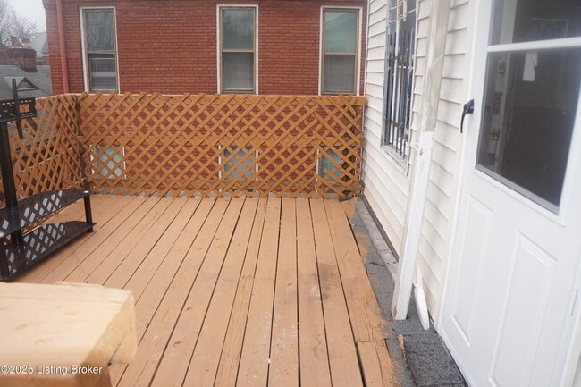 Building Photo - 226 W Burnett Ave