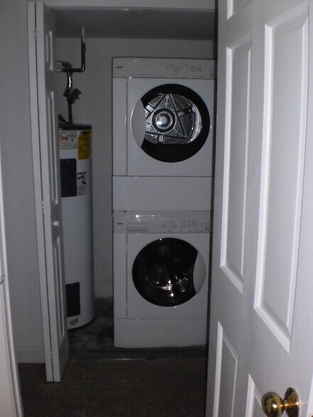 Washer/Dryer in unit - 7630 Provincial Dr