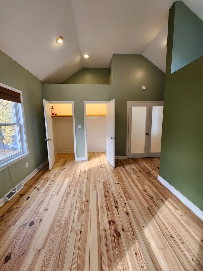 Building Photo - Gorgeous Home For Rent in Ohio City! 2 Master Suites!