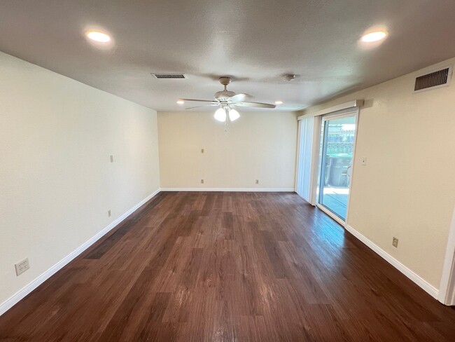 Building Photo - Adorable and Recently Upgraded 4 Bedroom P...