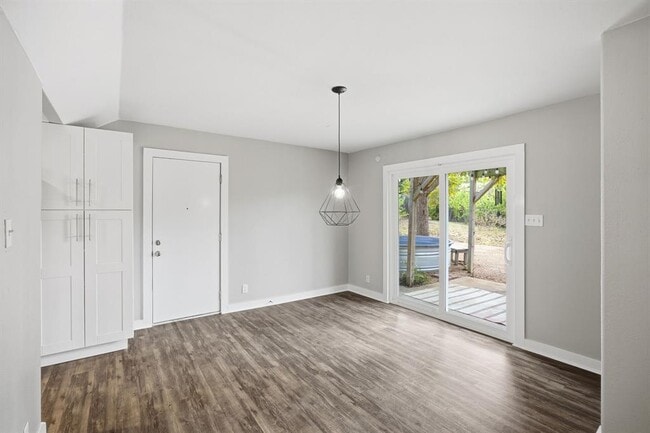 Building Photo - 6901 Bryn Mawr Dr