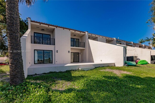 Building Photo - 7238 Jacaranda Ln