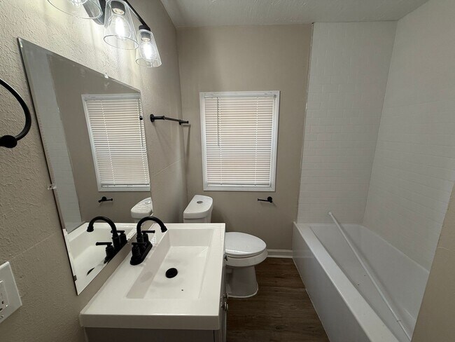 Building Photo - Freshly Renovated 3-Bedroom Home – Quality...