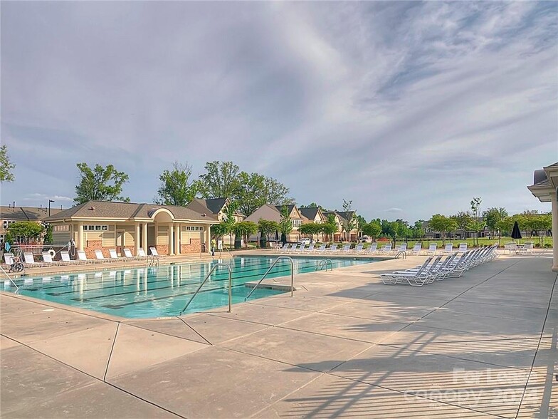 Building Photo - 5907 Carrollton Ln