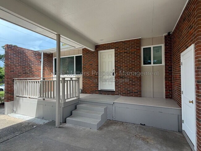 Building Photo - 707 Woodmere Dr