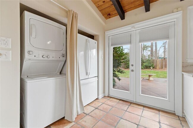 Building Photo - 3302 Wynn Dr