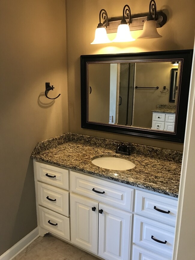 Building Photo - Questions call Lance Garner 501-912-6020