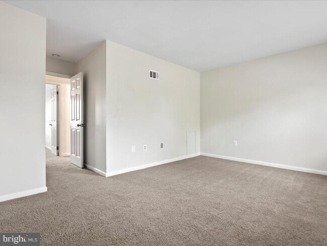 Building Photo - 8633 Madera Ct