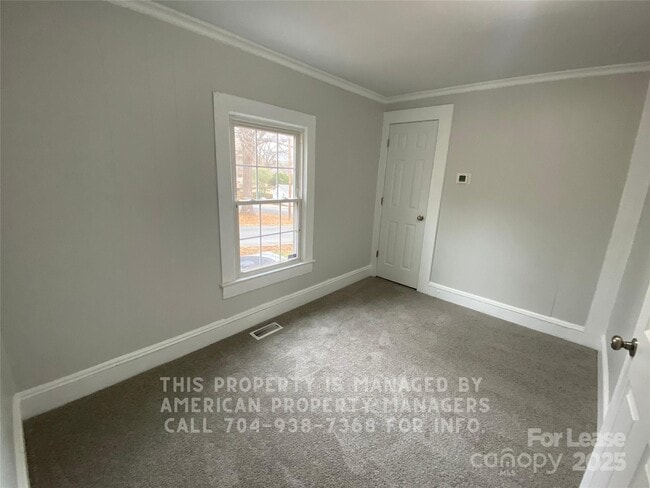 Building Photo - 198 Brown St SW