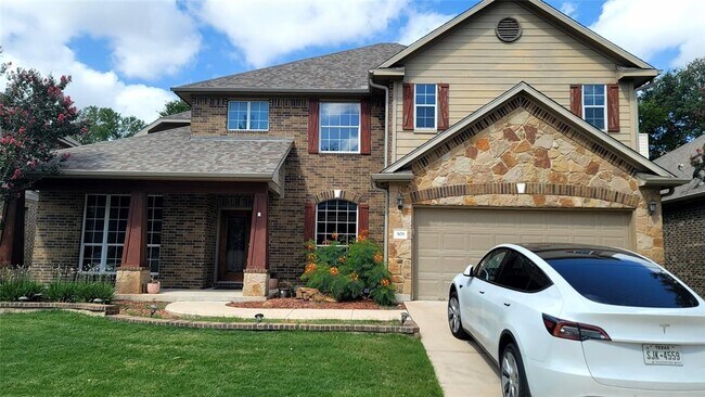 Building Photo - 303 Kati Ln